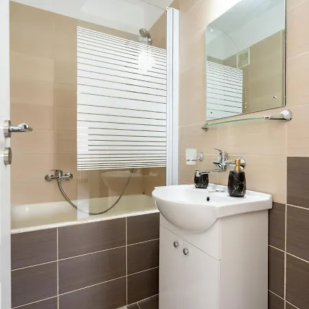 Central Tower Apartment *