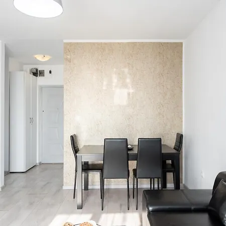 Central Tower Apartment *